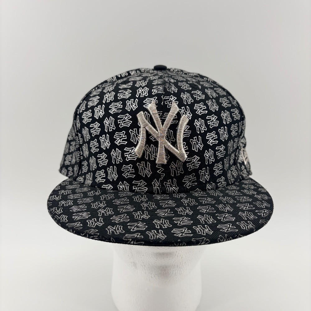 New Era 59FIFTY NY Yankees Hat Mens 7 3/4 Black Silver All Over Print Fitted Cap